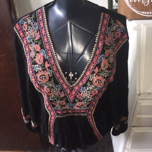 American Eagle embroidered flowy boho Icelandic S blouse - Picture 1 of 3